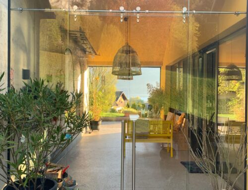 Verglasung mit Glasschiebetüre